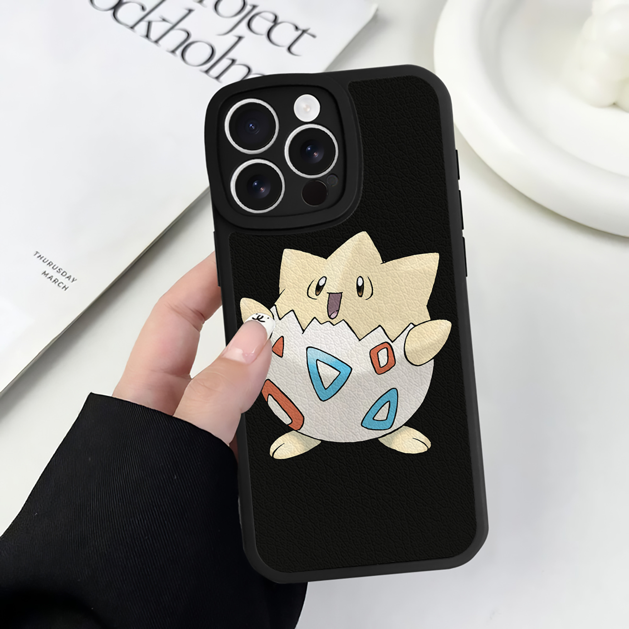 （画像用） ポケットモンスター Pokémon 【iPhone 16シリーズ対応】シリコンスマホケース（レザー調） 材質：シリコン